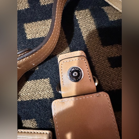 Authentic Vintage Coach shoulder Bag - Picture 5 of 16